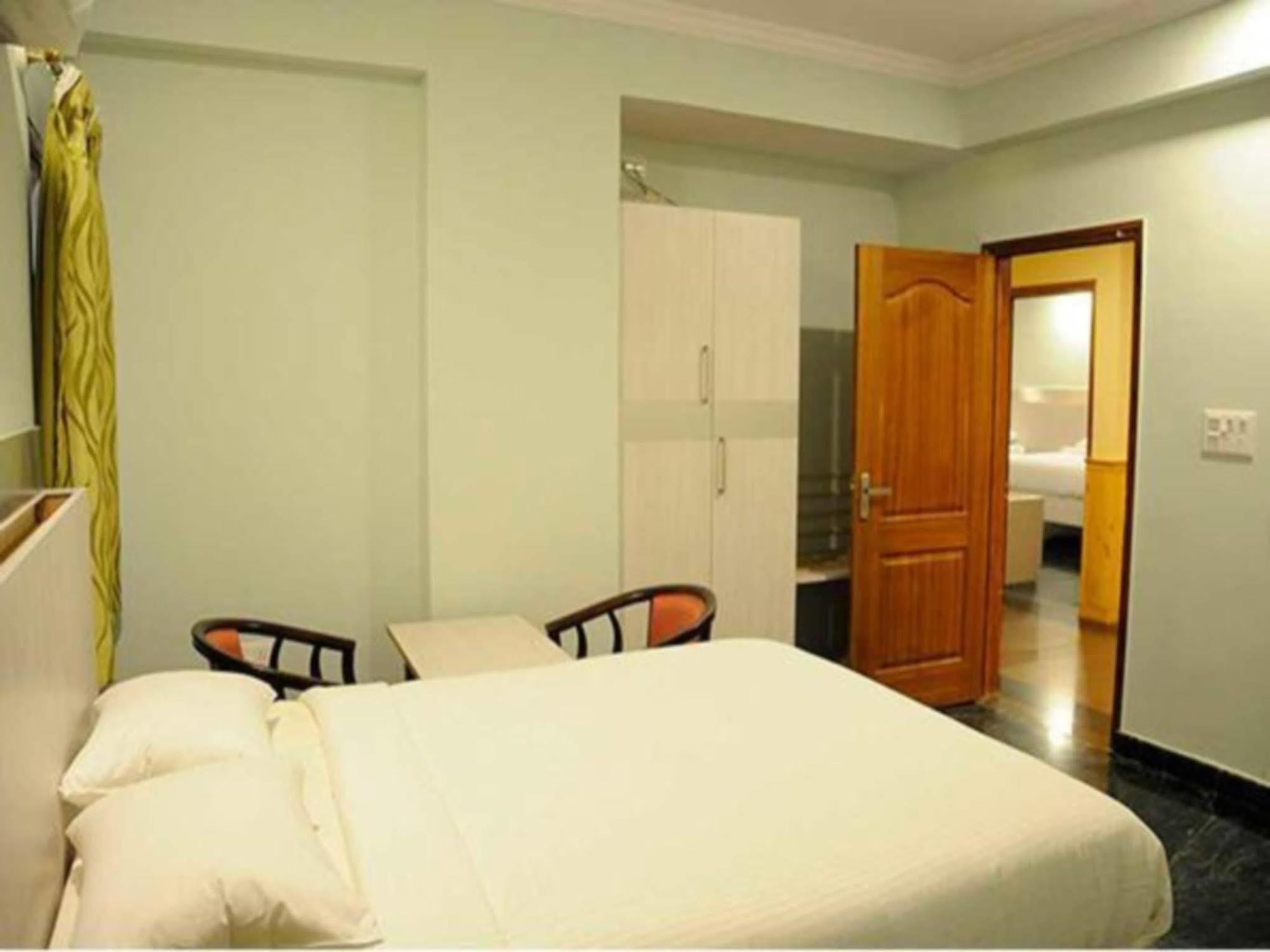 Hotel Royal Opera העיר בנגלור מראה חיצוני תמונה